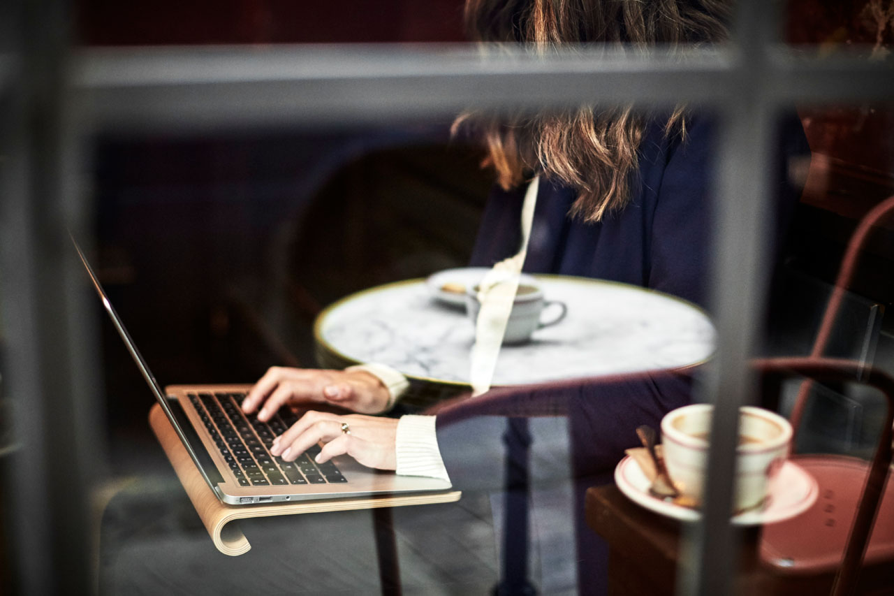 Ergonomic workstation with MacBook Ergonomic workstation